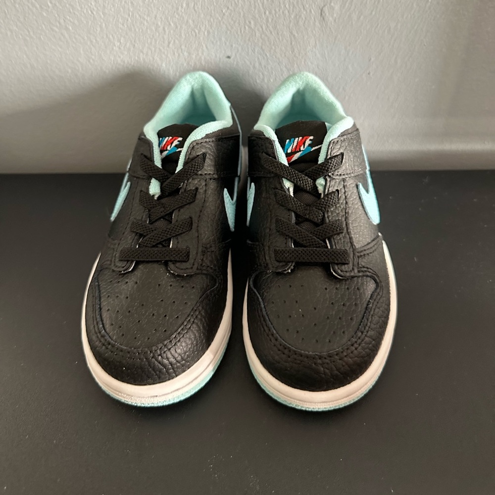 Nike - Picture 4 of 4